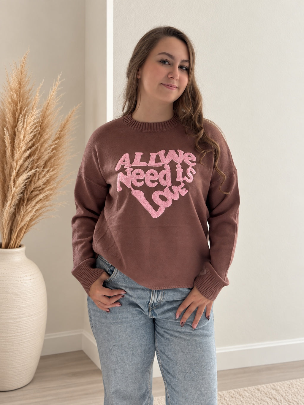 Pull Love marron - vue de face