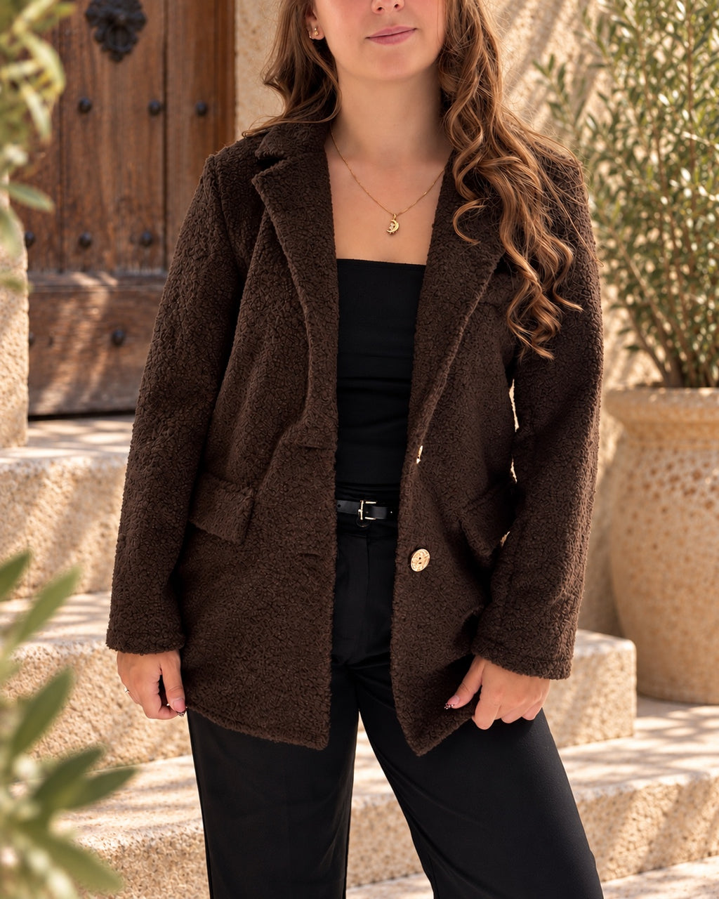 Veste Alba marron portée de face